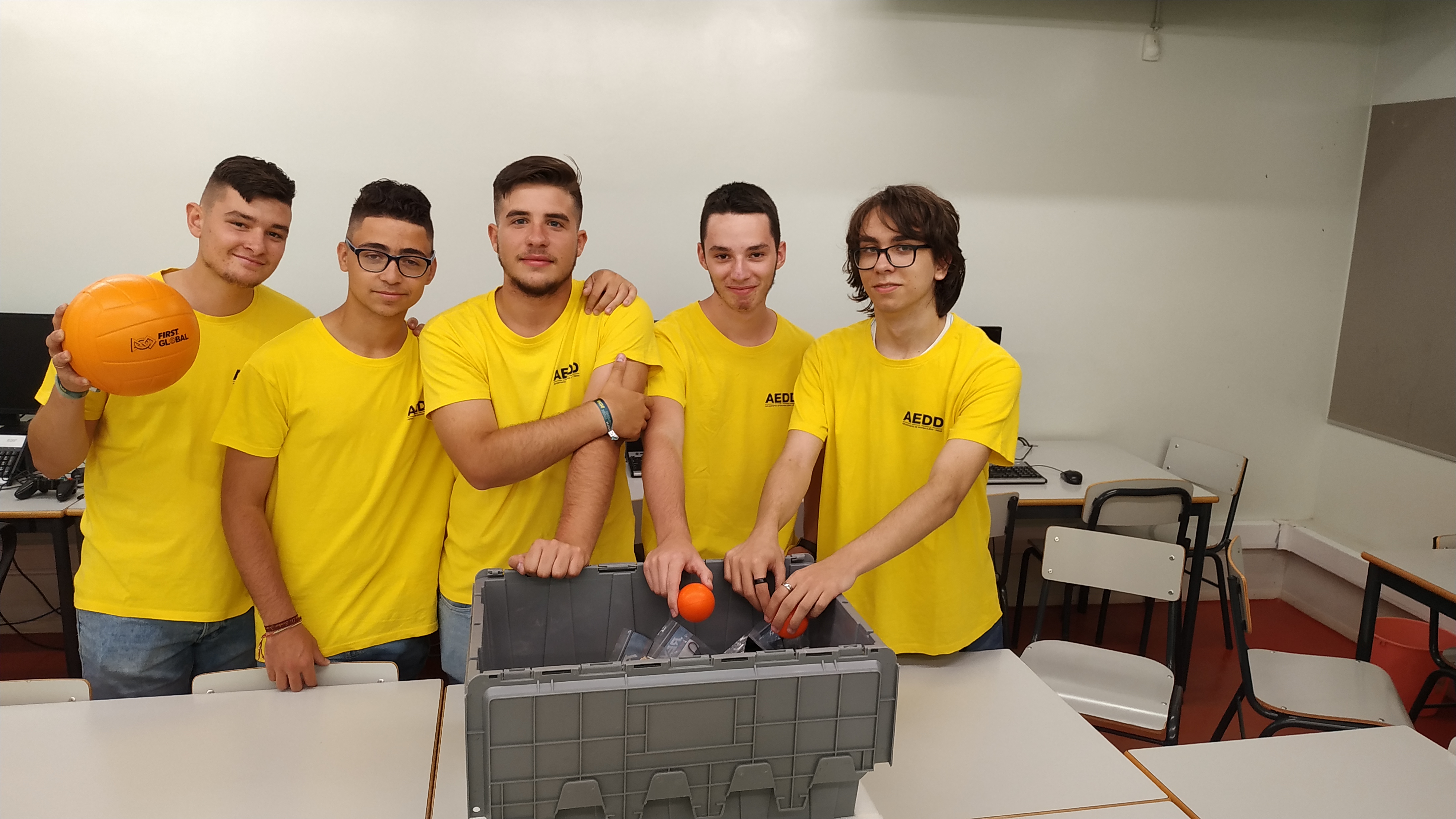 Robotis - Clube de Robótica Maker Picture